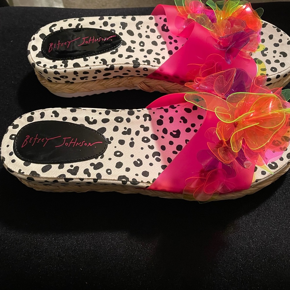 Betsy Johnson never worn size 9.5 sandals